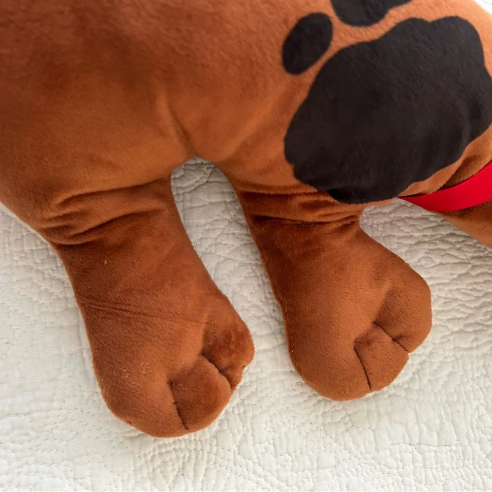 Pound puppy 2019 by Hasbro. Brown hound w/black spots. No flaws, no box.